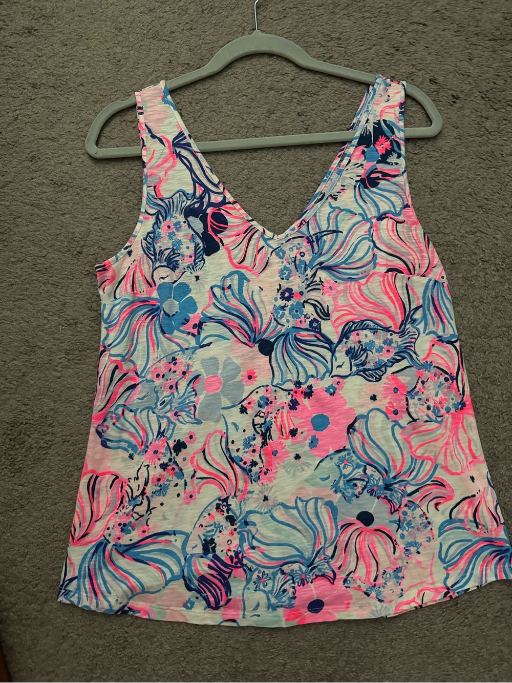 Lilly Pulitzer Gigi Tank top v-neck print is make a splash
